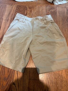 Under Armour Boys Size Small Khaki Shorts - NWOT